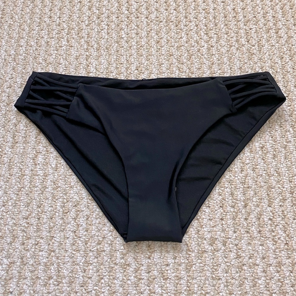 XHILARATION | Strappy Criss-Cross Sides Bikini Bottom Medium - Picture 3 of 8